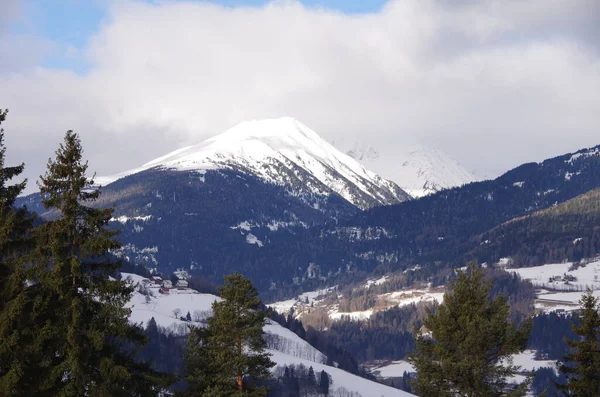 Vista Pitoresca Paisagem Inverno Coberto Neve — Fotografia de Stock