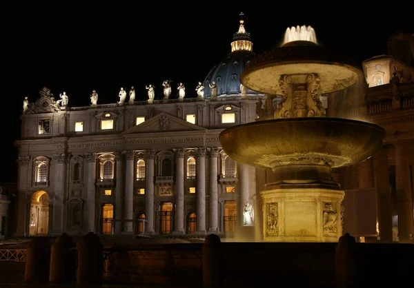 Cathedral Fountain Saint Peters Square Night — Stock Photo, Image