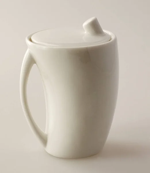 Біла Чашка Столі — стокове фото