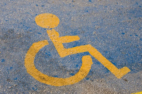 轮椅上的残疾标志 — 图库照片