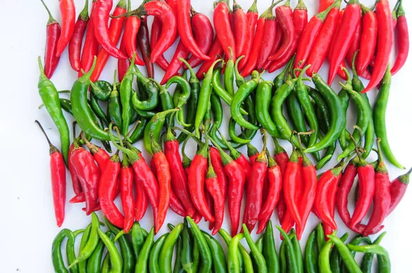Rote Und Grüne Paprika — Stockfoto