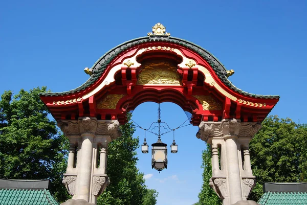 entrance of the berlin zoo