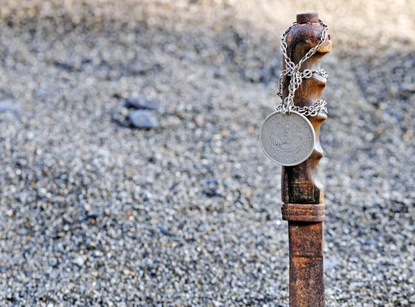 Cuchillo Piratas Con Medallón — Foto de Stock