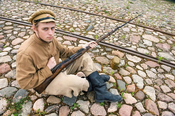 Żołnierz Bronią Kotłem Mundurze — Zdjęcie stockowe