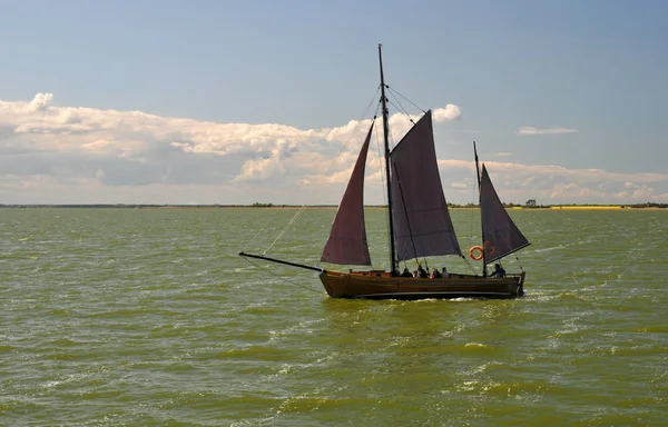 Utsikt Över Fiskebåt Stranden — Stockfoto