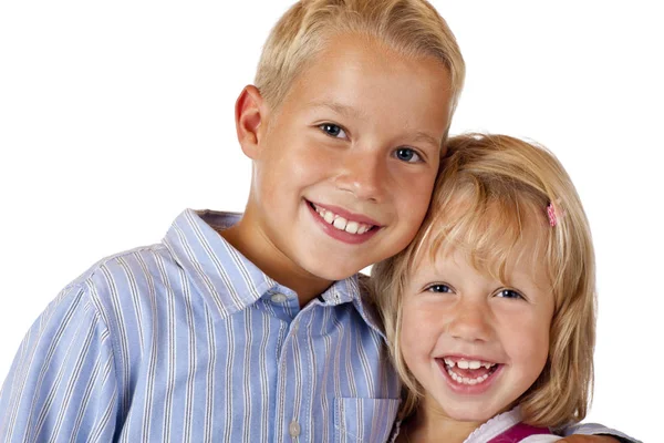 Junge Und Mädchen Lachen Fröhlich Die Kamera — Stockfoto