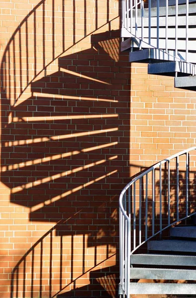 Escadaria Espiral Casa Com Sombra — Fotografia de Stock