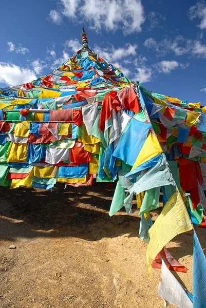 Tybetańskie Flagi Modlitewne Himalaje — Zdjęcie stockowe