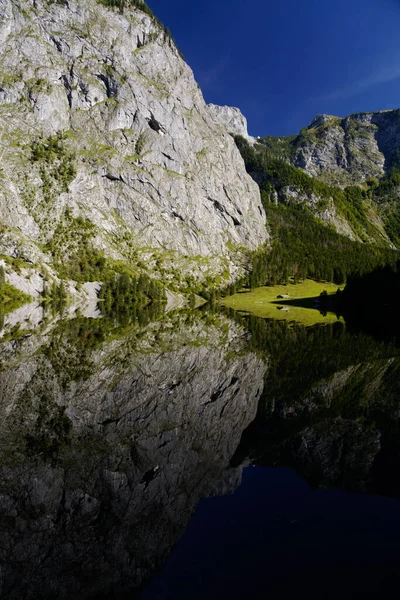 Reflexão Sobre Água Cristalina Coração Obersee Nationalpar — Fotografia de Stock