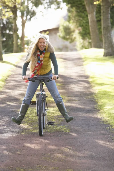 Портрет Молодой Женщины Велосипедом Осеннем Парке — стоковое фото