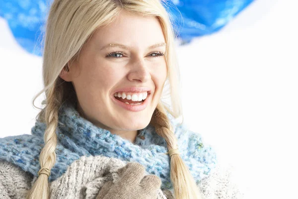 Mooie Jonge Vrouw Warme Winterkleren Dragen Studio — Stockfoto