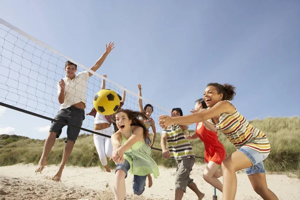 Group Teenage Friends Playing Volleyball Beach — Stock Photo, Image
