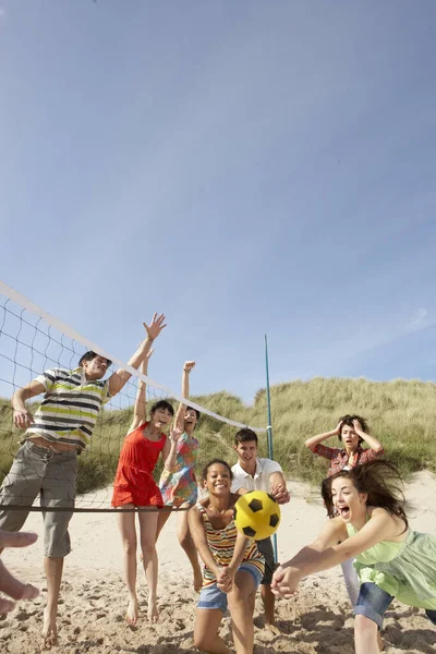 Group Teenage Friends Playing Volleyball Beach — Stock Photo, Image
