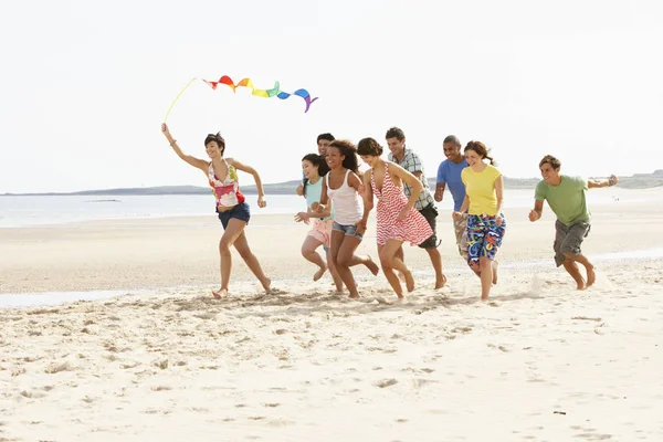 Group Friends Running Beach Together — Stock Photo, Image