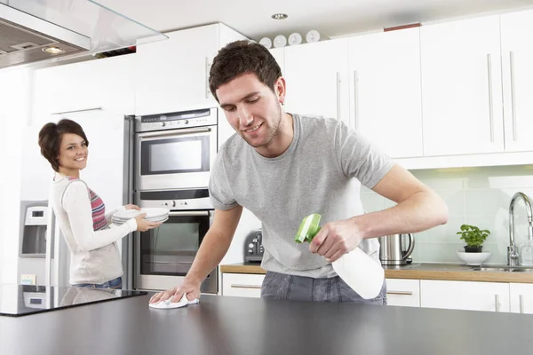 Young Couple Cleaning Cleaning Modern Kitchen — Stock Photo, Image