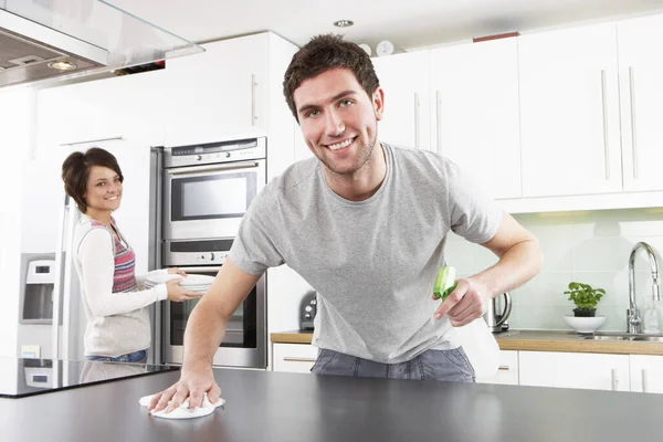 Young Couple Cleaning Cleaning Modern Kitchen — Stock Photo, Image