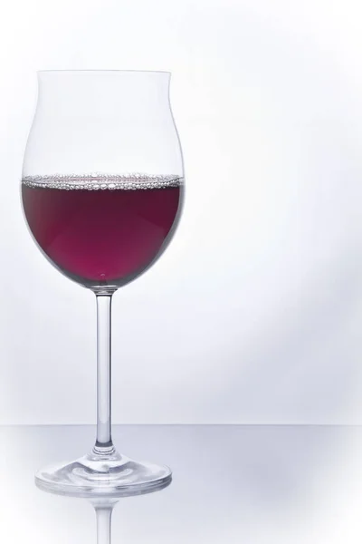 Wineglass Contra Fundo Branco — Fotografia de Stock