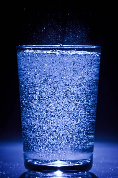 Vaso Agua Con Burbujas — Foto de Stock