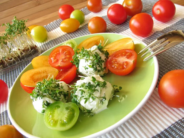 Bolas Queijo Creme Com Cress Tomates Silvestres — Fotografia de Stock