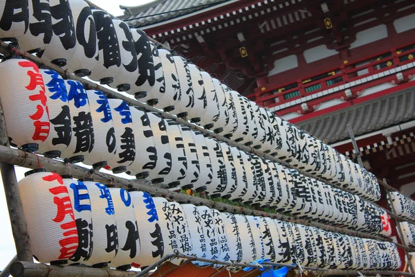 Lanternas Oração Brancas Com Roteiro Japonês Alinham Entrada Para Templo — Fotografia de Stock