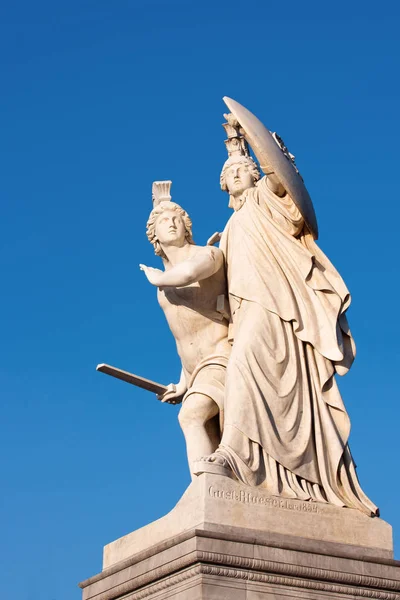 Athena Beschermt Jonge Held Berlijn — Stockfoto