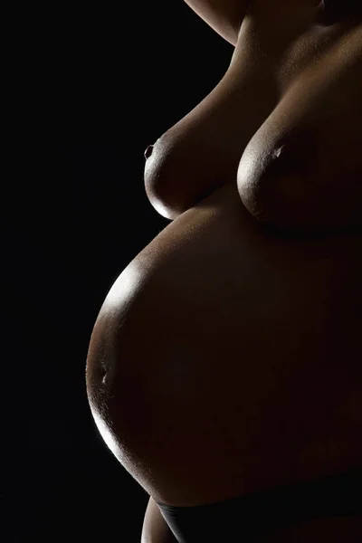 Mujer Embarazada Con Fondo Negro — Foto de Stock