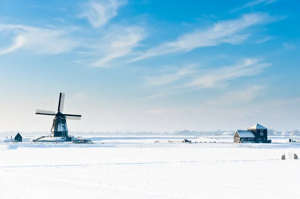 Krásná Zimní Větrný Mlýn Krajina Oosthuizenthe Nizozemsko — Stock fotografie