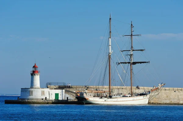 Latarnia Morska Żaglówka Porcie Ibizie Ibiza Hiszpania — Zdjęcie stockowe