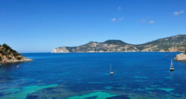 Vitorlás Hajók Nyugati Partján Ibiza Nyáron — Stock Fotó