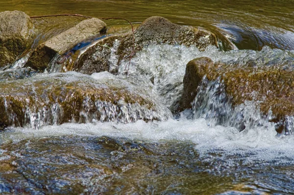 Bella Cascata Sullo Sfondo Della Natura — Foto Stock