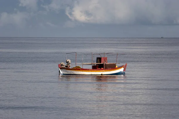Маленький Барвистий Човен Морі — стокове фото