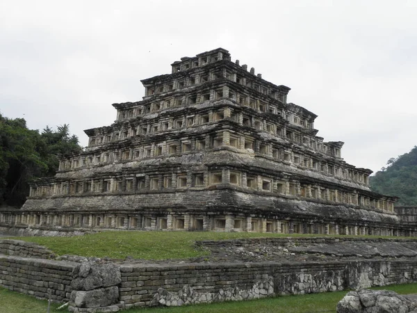 墨西哥El Tajin的利基金字塔 — 图库照片