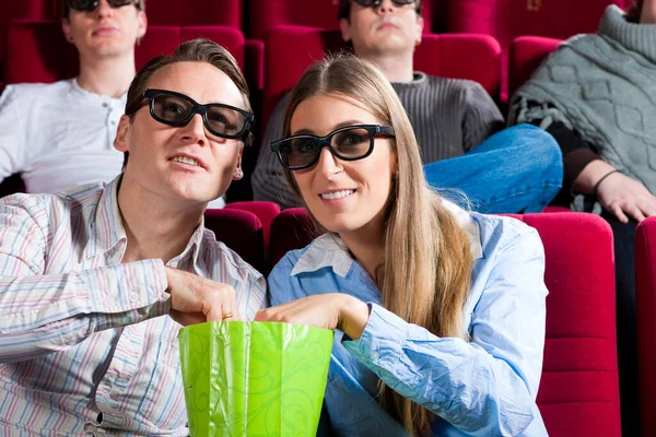 Junge Leute Sehen Film Kino — Stockfoto