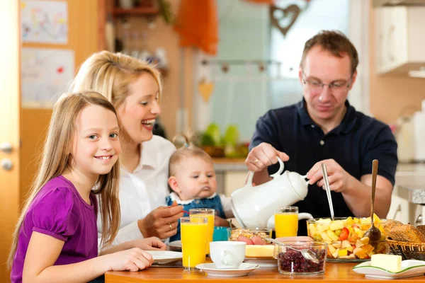 Rodzinny Posiłek Rano — Zdjęcie stockowe