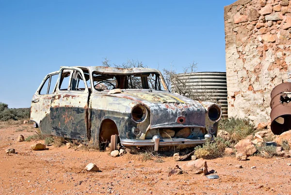 Grande Immagine Una Vecchia Auto Nel Deserto — Foto Stock