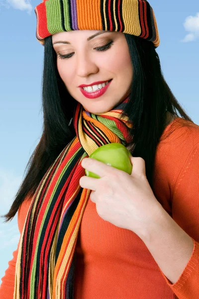 Female Buffs Fresh Green Apple Make Shiny — Stock Photo, Image