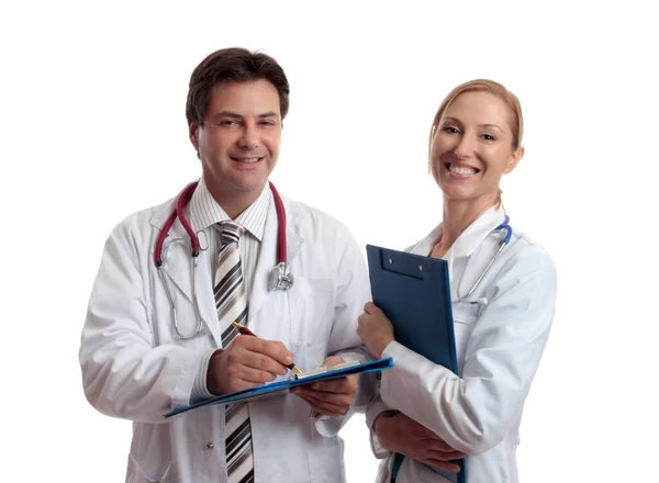 Usmívající Zdravotničtí Pracovníci Držící Složky Informacemi Pacientech Nebo Lékařských Informacích — Stock fotografie