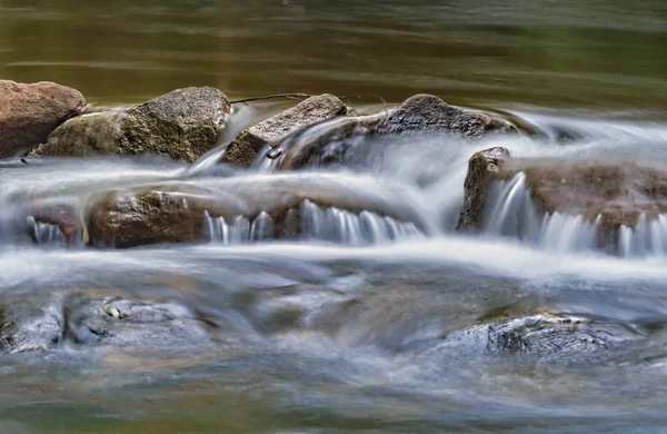 Grande Imagem Água Nas Rochas Córrego Rio — Fotografia de Stock