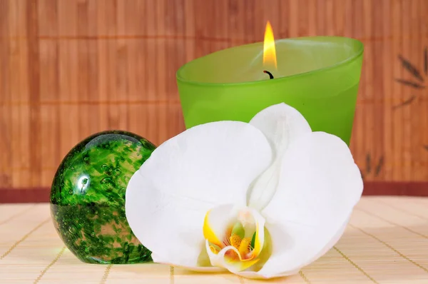 健康蜡烛绿色的温泉化妆品 — 图库照片