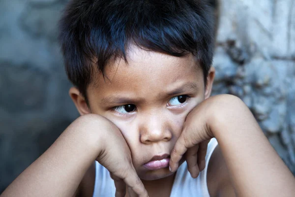 Joven Filipino Retrato Contra Muro Triste Expresión Pobreza — Foto de Stock