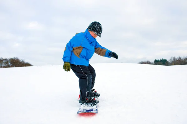 Αγόρι Και Snowboard Του — Φωτογραφία Αρχείου