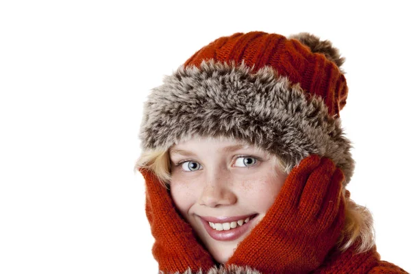 Kışlık Şapkalı Eldivenli Genç Sarışın Kız Beyaz Arkaplanda Izole — Stok fotoğraf