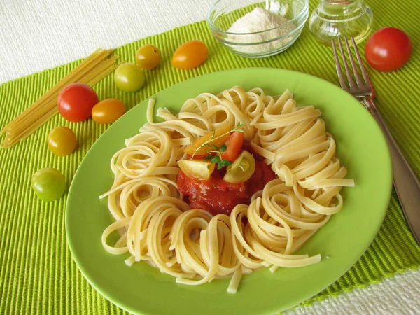 Fideos Finos Con Salsa Tomate Salvaje —  Fotos de Stock