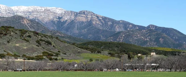 Planda Bir Çiftlik Ile Ojai Topa Topa Dağları Panorama — Stok fotoğraf