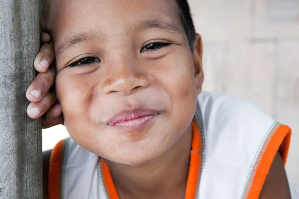 Retrato Niño Sonriente Filipinas Barrio Empobrecido — Foto de Stock