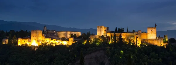 Panorama Oświetlonej Alhambry Nocy Granada Andaluzja Hiszpania — Zdjęcie stockowe