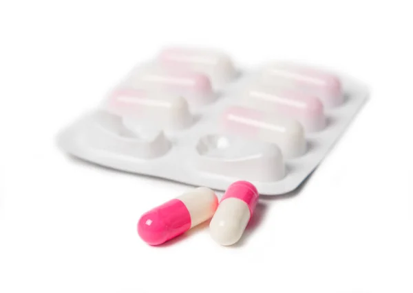 Cápsulas Farmacêuticas Cor Rosa Com Embalagem Fechada Isolada Branco Com — Fotografia de Stock