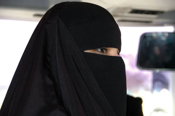 Woman Veil Bus Riyadh Saudi Arabia — Stock Photo, Image