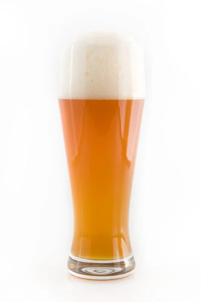Copo Cerveja Trigo Fundo Branco — Fotografia de Stock