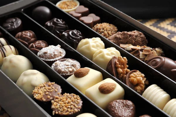 Seleção Deliciosos Chocolates Luxo Feitos Mão — Fotografia de Stock